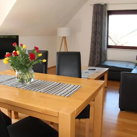 Der Loewen Apartment *