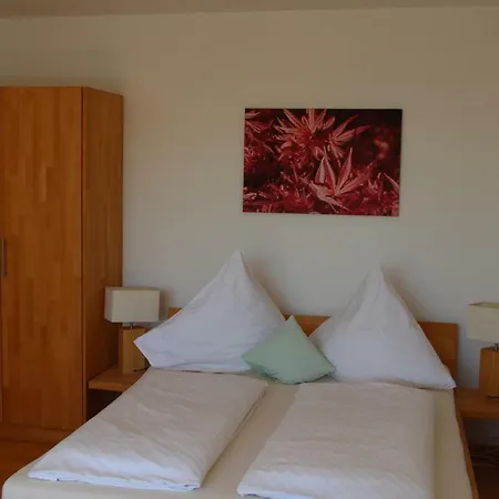 Der Loewen Apartment *