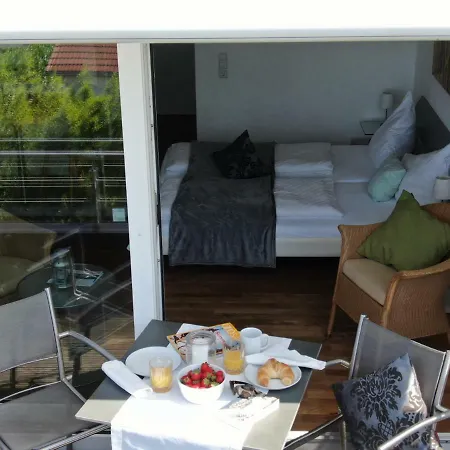 Der Loewen Apartment *